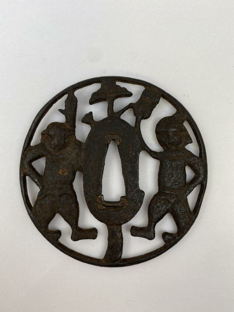 ENSEMBLE DE DEUX (2) TSUBA EN FER - Japon - Maru-gata pour l'un à décor ajouré…
