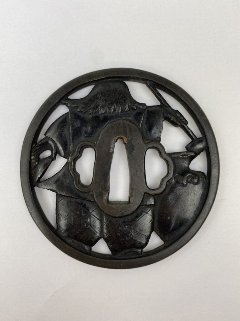 ENSEMBLE DE DEUX (2) TSUBA EN FER - Japon - Maru-gata pour l'un à décor ajouré…