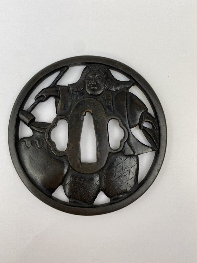 ENSEMBLE DE DEUX (2) TSUBA EN FER - Japon - Maru-gata pour l'un à décor ajouré…