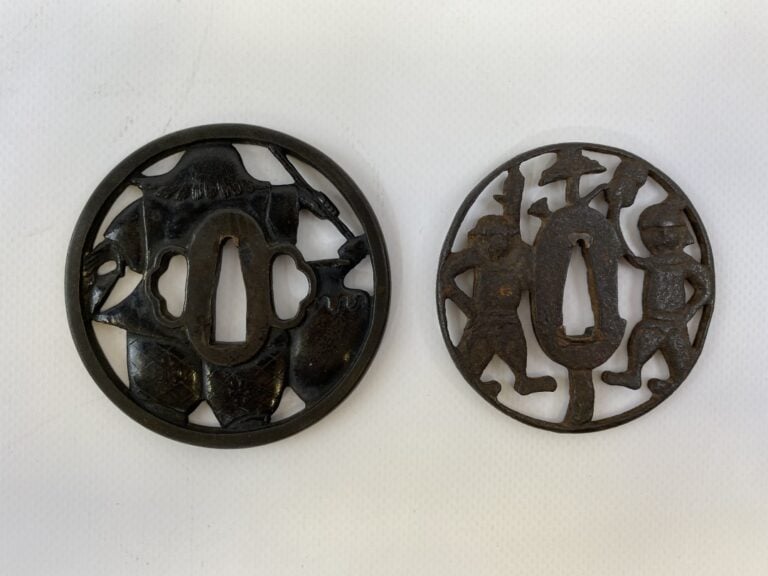ENSEMBLE DE DEUX (2) TSUBA EN FER - Japon - Maru-gata pour l'un à décor ajouré…