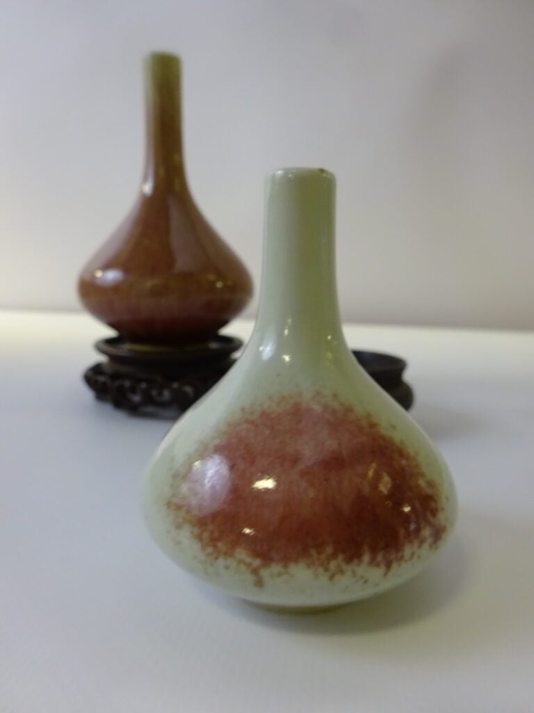 ENSEMBLE DE DEUX (2) VASES MINIATURES EN CERAMIQUE, LANGYAO(?) - Chine, Moderne…