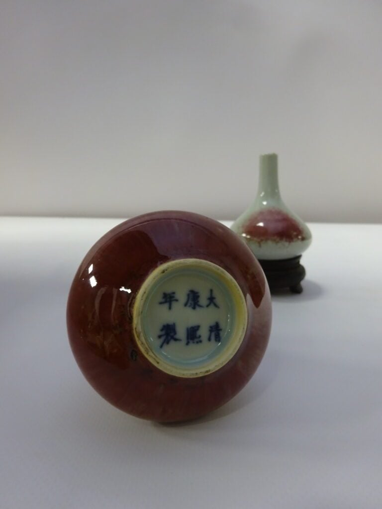 ENSEMBLE DE DEUX (2) VASES MINIATURES EN CERAMIQUE, LANGYAO(?) - Chine, Moderne…