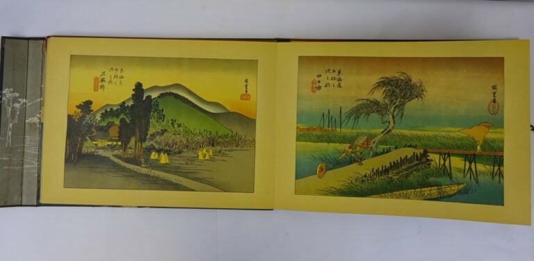 ENSEMBLE DE DEUX ALBUMS DE REPRODUCTIONS, D'APRES HOKUSAI ET HIROSHIGE - Les tr…