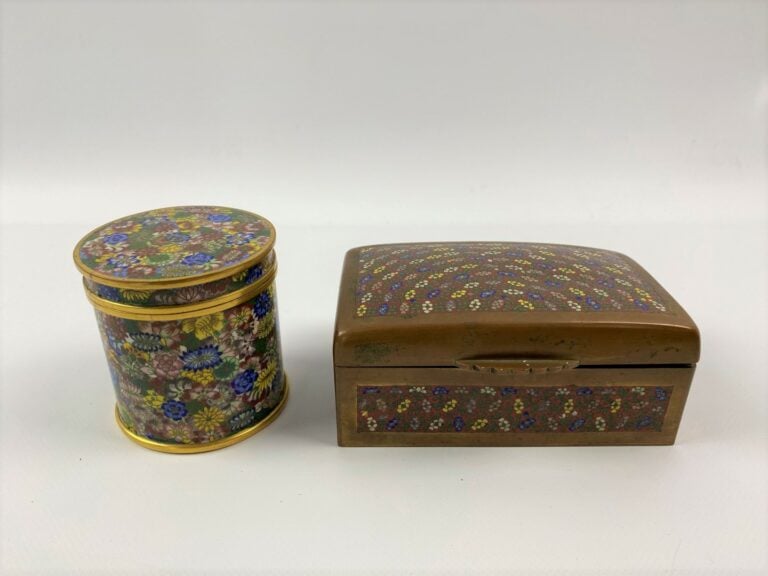 Ensemble de deux boites en émaux cloisonnés dans le goût des milles fleurs - Ch…