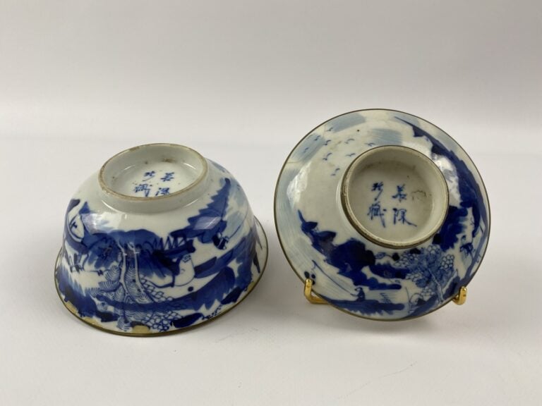 ENSEMBLE DE DEUX BOLS EN PORCELAINE BLEU BLANC - Chine ou Vietnam - Deux bols c…