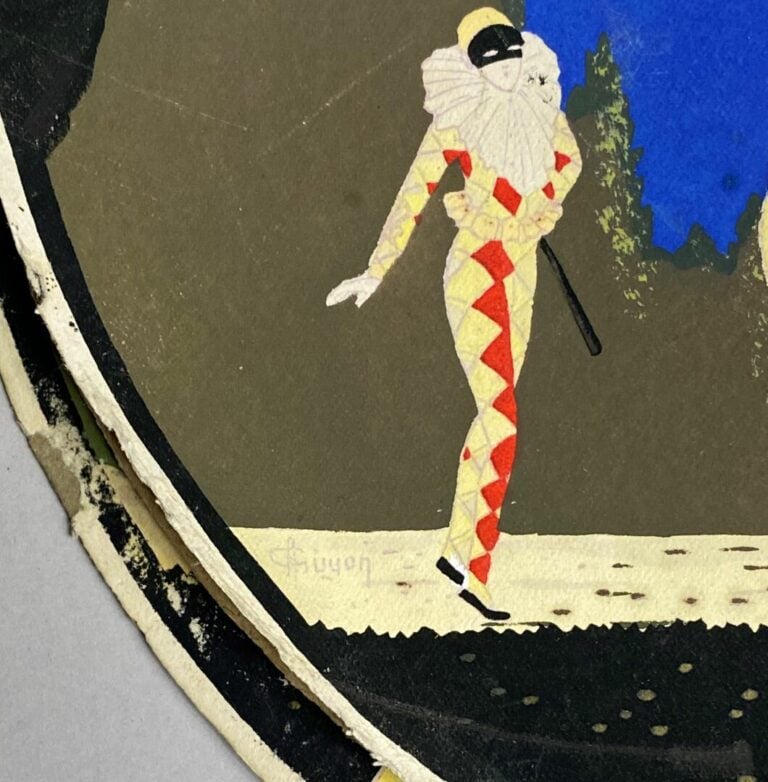 Ensemble de deux pochoirs sur papier en forme de tondo représentant Arlequin et…