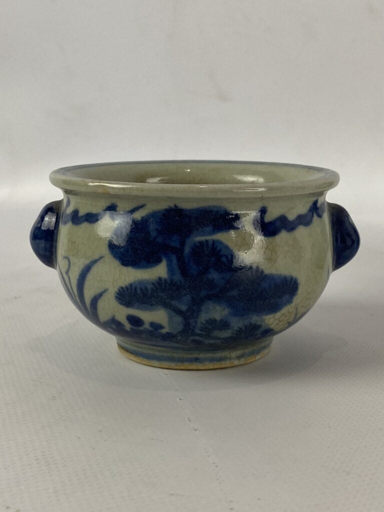 ENSEMBLE DE DEUX PORCELAINES BLEU BLANC - Comprenant un pot couvert au décor de…