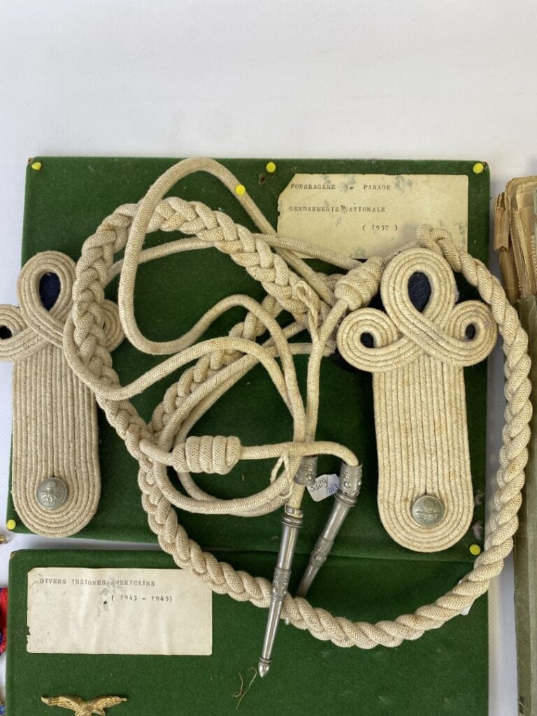 Ensemble de médailles - Comprenant - - Ensemble de médailles notamment insignes…