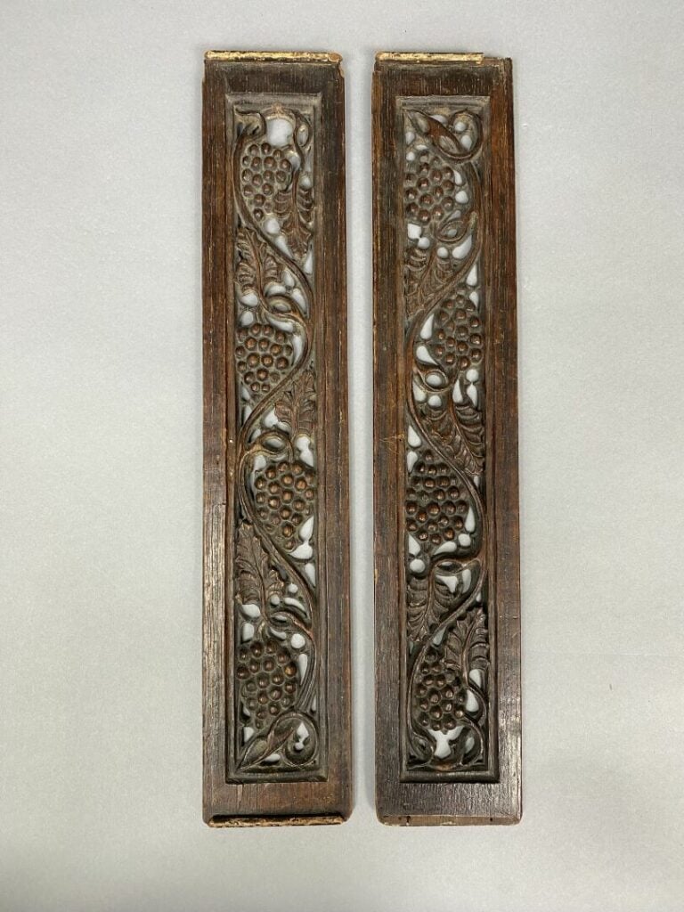 Ensemble de panneaux de bois sculpté comprenant une suite de deux panneaux scul…
