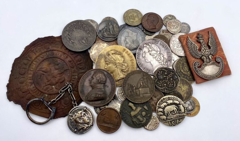 Ensemble de pièces et médailles anciennes diverses