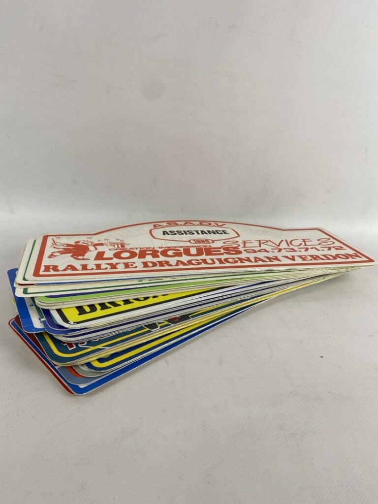 Ensemble de plaques de rallye en papier plastifié dont rallye de la Sainte Baum…