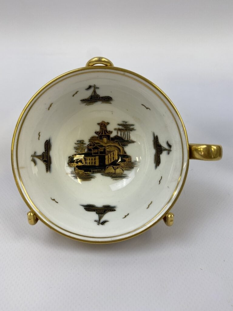 ENSEMBLE DE PORCELAINES ANGLAISES DANS LE GOUT JAPONISANT - Angleterre - Ensemb…
