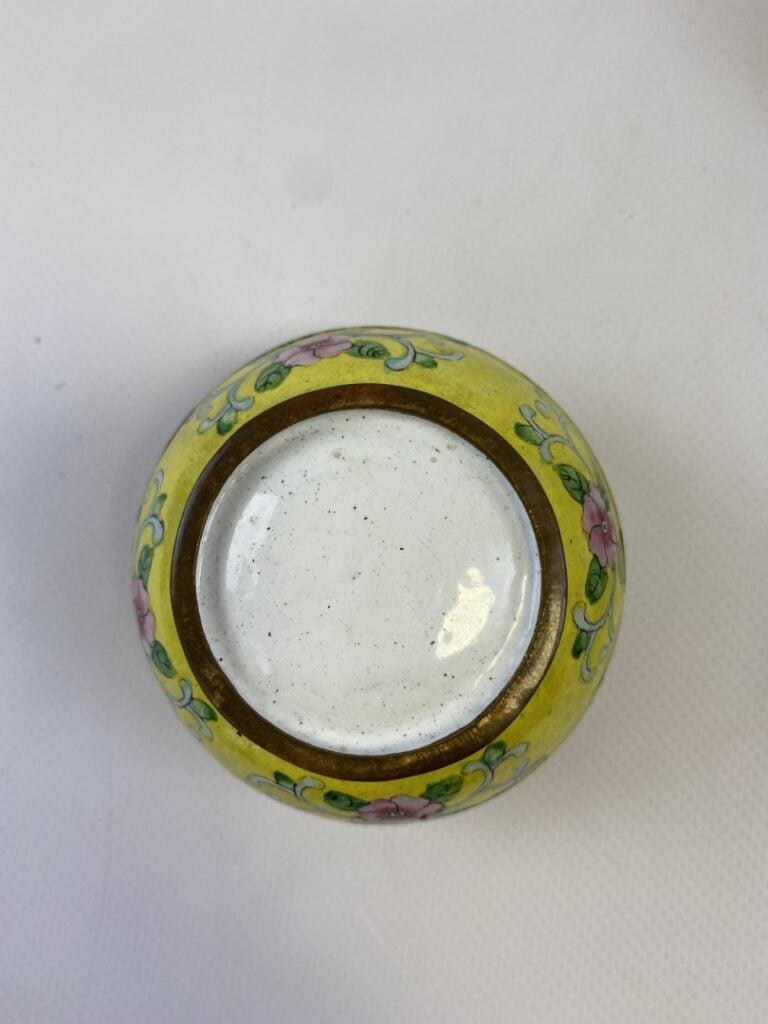 ENSEMBLE DE QUATRE (4) COUPELLES EN EMAUX SUR CUIVRE - Chine ou Vietnam - De fo…