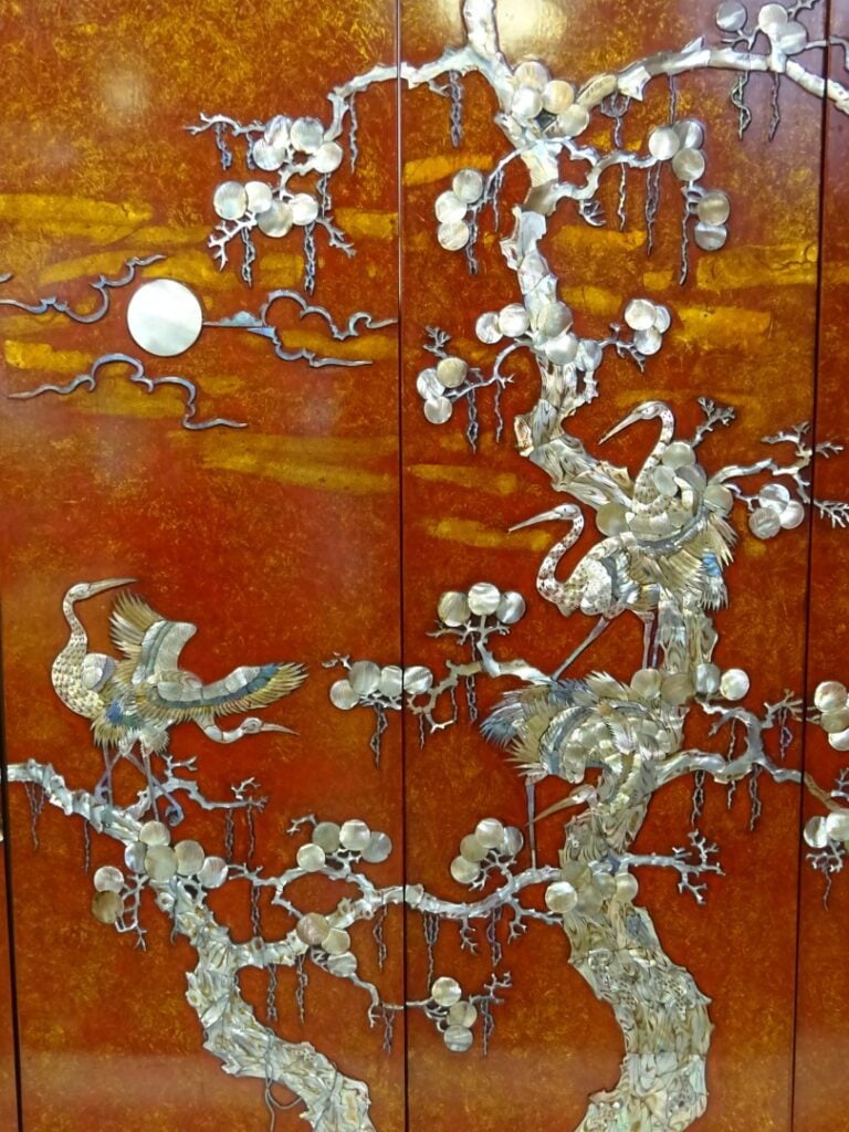 ENSEMBLE DE QUATRE (4) PANNEAUX EN BOIS AVEC INCRUSTATIONS DE NACRE - Vietnam -…