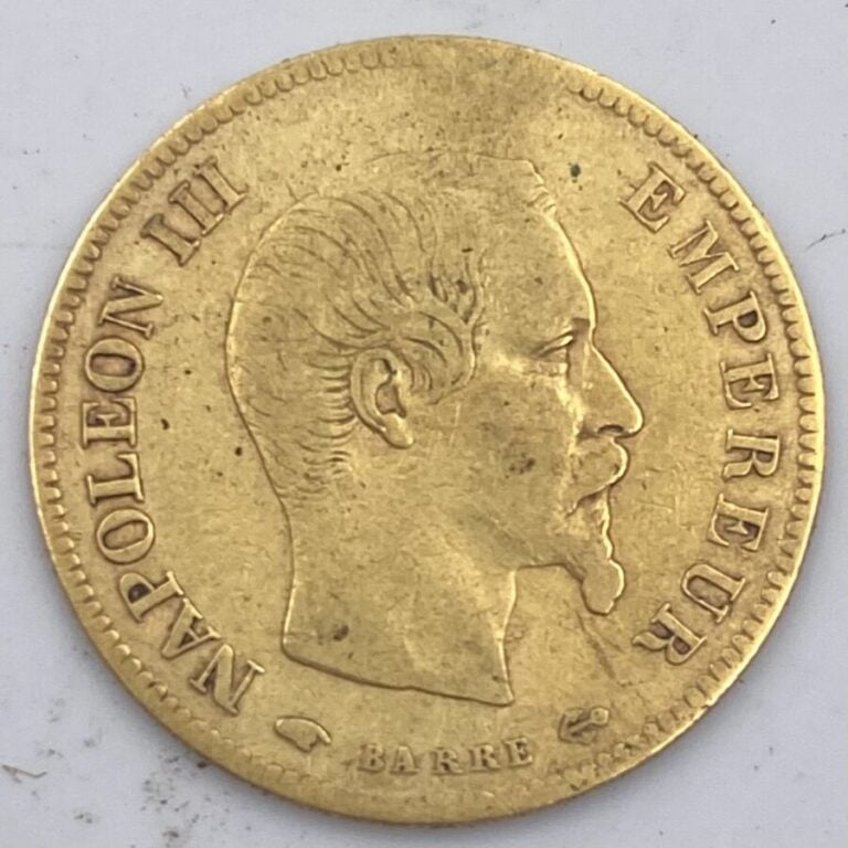 Ensemble de quatre pièces en or comprenant : - -Une pièce de 10 Francs or type"…
