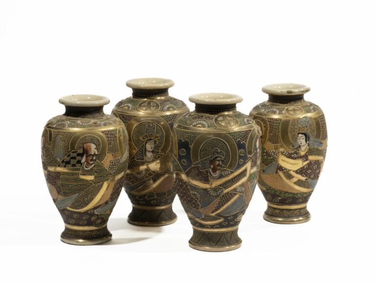 Ensemble de quatre vases Satsuma en céramique, de forme balustre, à décor de di…