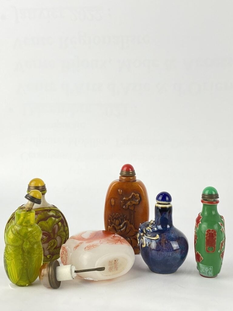 Ensemble de six (6) flacons / tabatières - Chine - Comprenant des tabatières en…