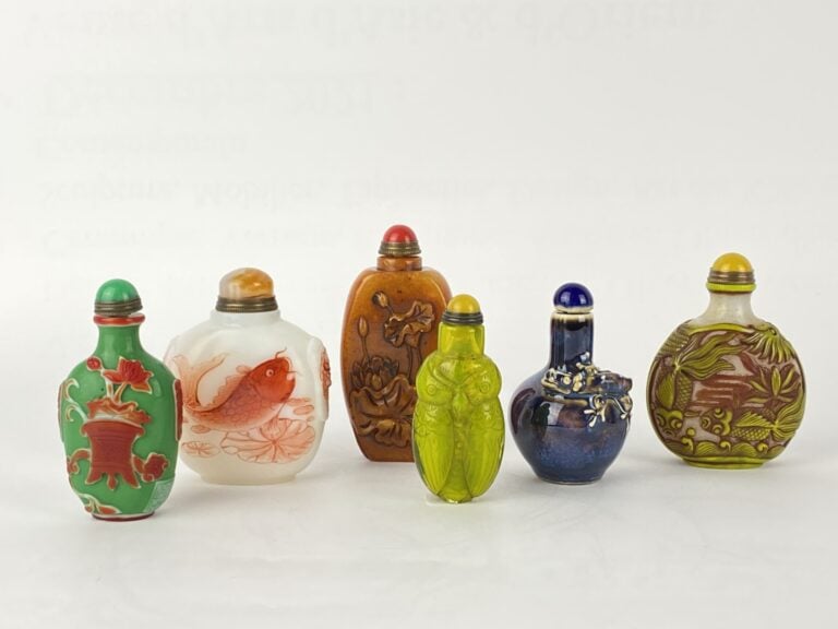 Ensemble de six (6) flacons / tabatières - Chine - Comprenant des tabatières en…