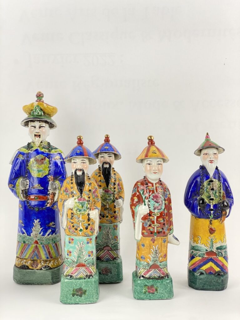 Ensemble de sujets en céramiques émaillées représentants des mandarins - Chine…
