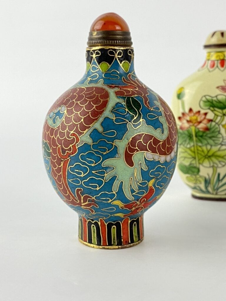 Ensemble de trois (3) flacons / tabatières en émaux - Chine - Comprenant deux t…