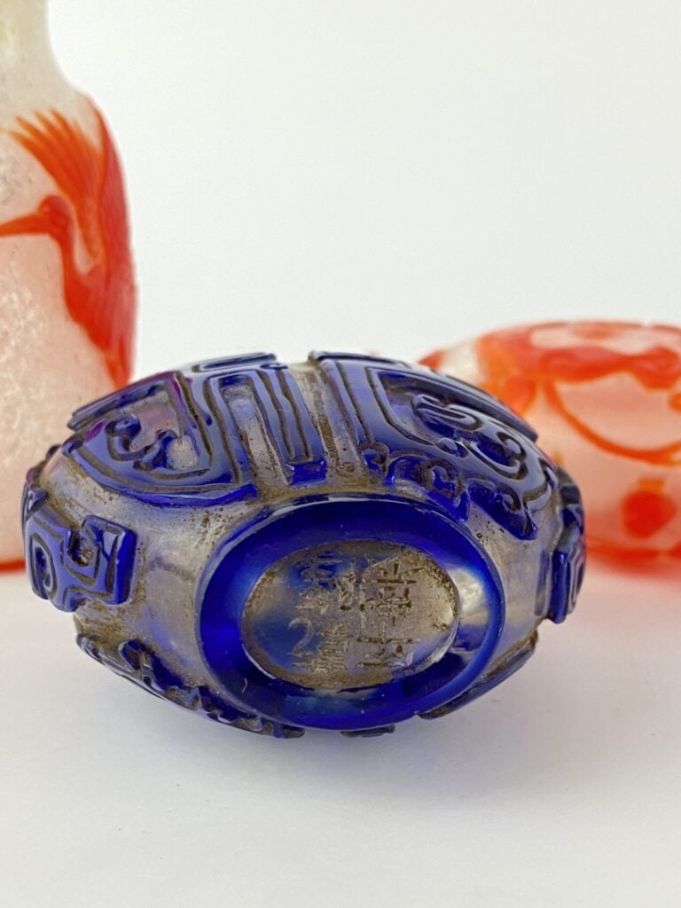 Ensemble de trois (3) flacons / tabatières en verre overlay - Chine, - Comprena…
