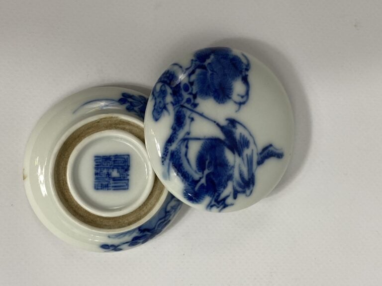 ENSEMBLE DE TROIS (3) PORCELAINES MINIATURES BLEU BLANC - Chine ou Vietnam - co…