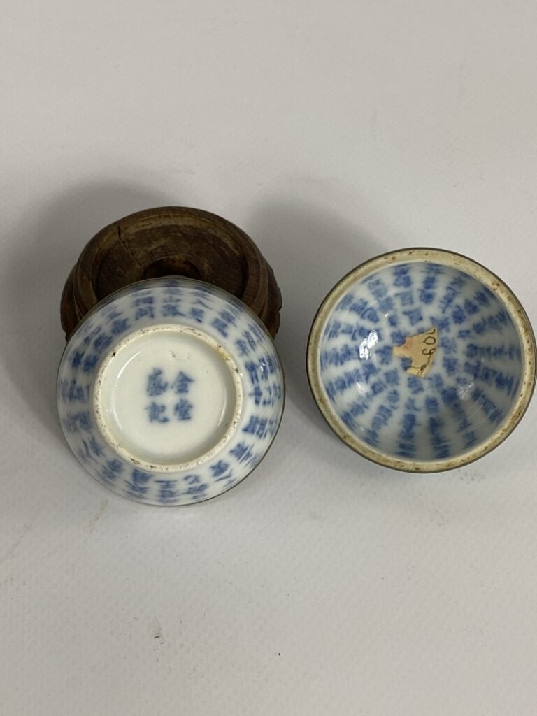 ENSEMBLE DE TROIS (3) PORCELAINES MINIATURES BLEU BLANC - Chine ou Vietnam - co…