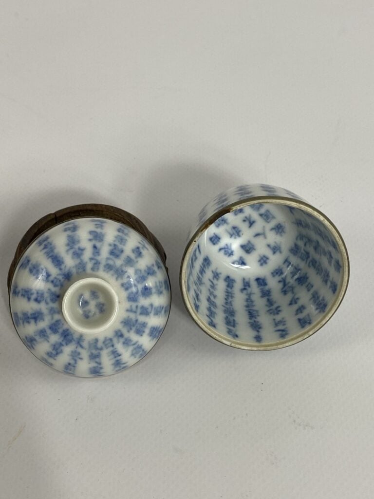 ENSEMBLE DE TROIS (3) PORCELAINES MINIATURES BLEU BLANC - Chine ou Vietnam - co…