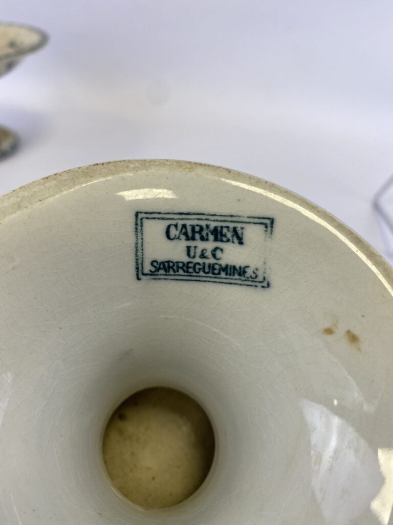 Ensemble de verreries divers comprenant des carafes et flacons - (en l'état)