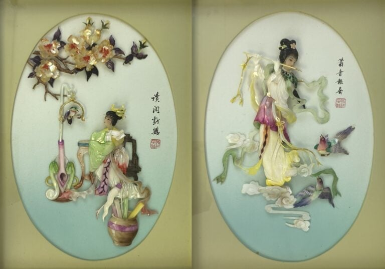 ENSEMBLE DEUX SUJETS EN NACRE ENCADRES - Chine, moderne - Représentant deux fem…