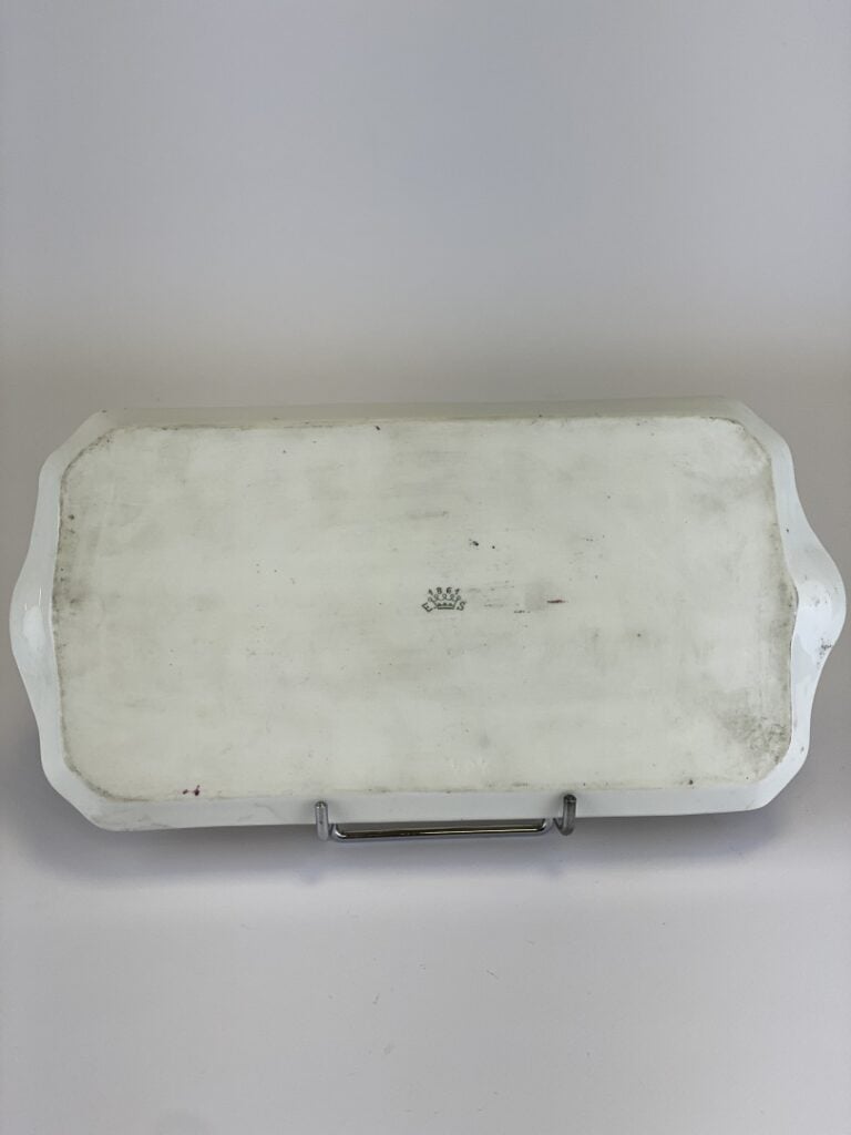ERDMANN SCHLEGELMILCH - Allemagne - Un plat à cake en porcelaine - Signé - 28 x…