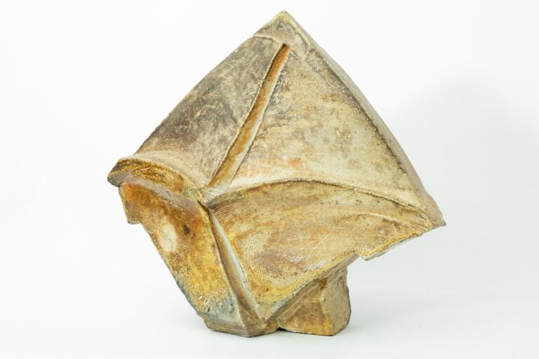 Eric ASTOUL (né en 1954). - Sculpture abstraite - Grès émaillé. - Hauteur: 49 c…