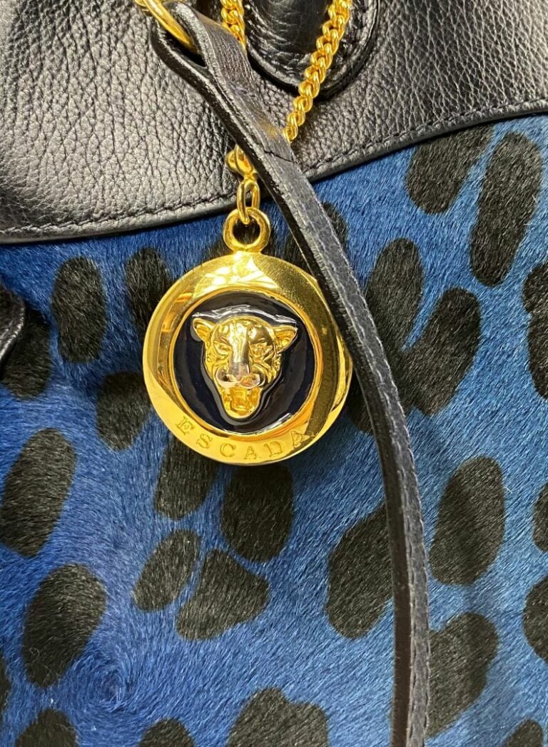 ESCADA - Sac porté main ou bandoulière en cuir grainé bleu marine et imitation…