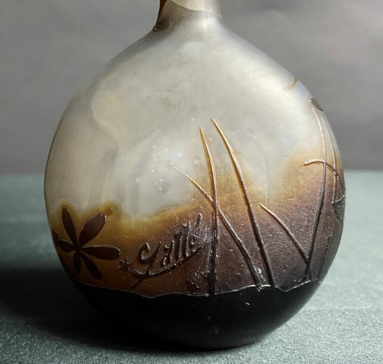 Etablissement GALLE - Vase soliflore à panse lenticulaire et long col - Epreuve…