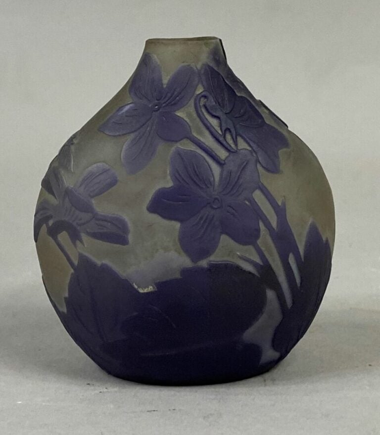 Etablissements GALLE - Petit vase soliflore à panse aplatie - Epreuve en verre…