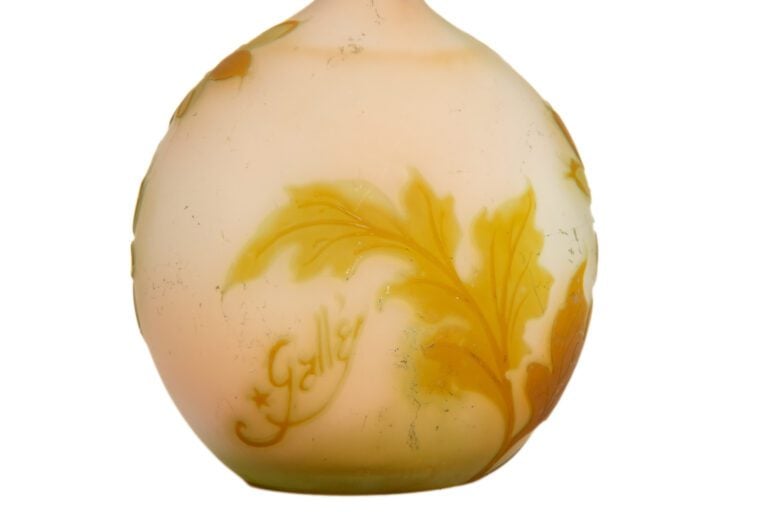 Etablissements GALLE - Vase soliflore à panse aplatie et long col - Epreuve en…