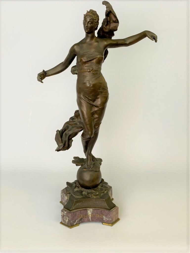 Eugène MARIOTON (1854-1933). - Phoebe - Bronze à patine brune, signé, sur socle…