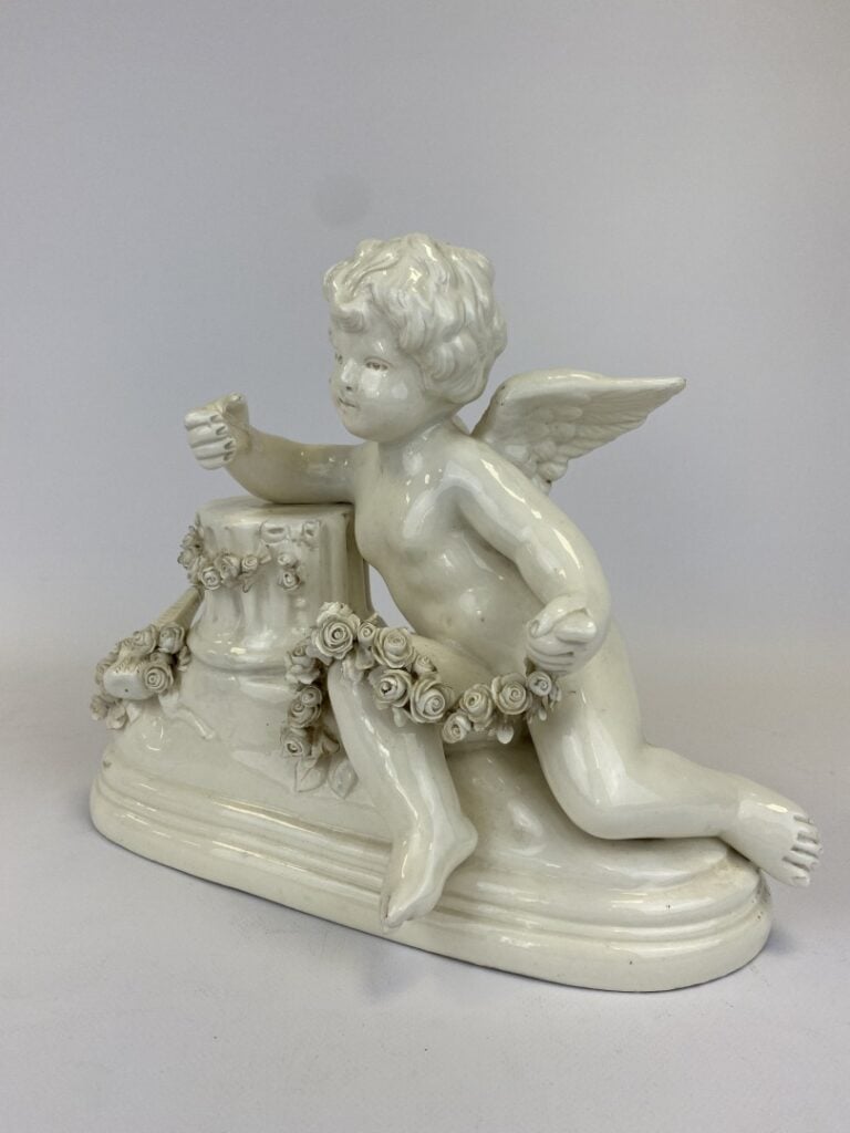 F. KESSLER (d'après) - Putto à la guirlande fleurie accoudé à une colonne. - Su…