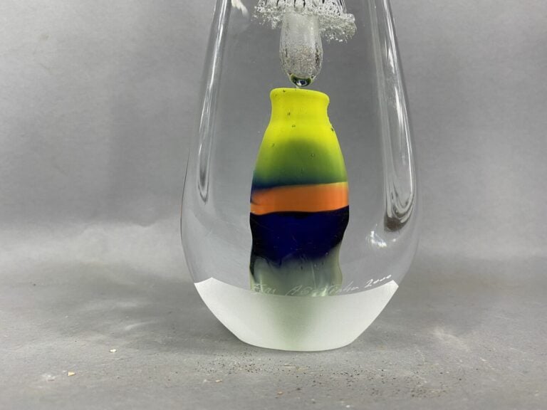 Fernando AGOSTINHO (1959) - Sculpture en verre de forme pyramidale - Signé sur…