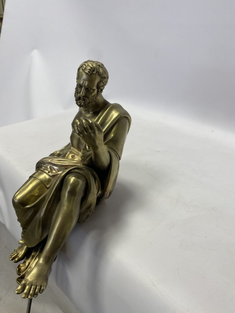 Figure d'architecte assis en bronze (ressoudé et dépatiné). - XIXème siècle. -…