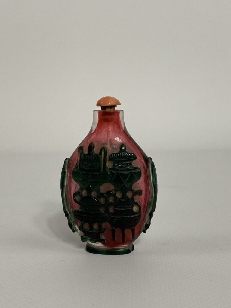 FLACON TABATIERE PIRIFORME EN VERRE ROSE A DECOR OVERLAY VERT - Chine - Au dess…