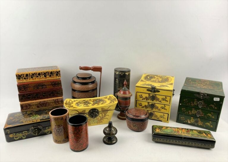 Fort lot de boites à bijoux, boites rectangulaires, pots à pinceaux, plumier en…