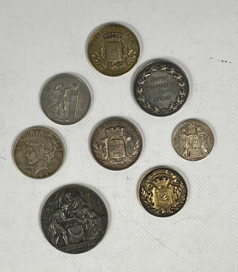 Fort lot de pièces de monnaie en argent (925) dont 10 francs, 50 francs, 5 fran…