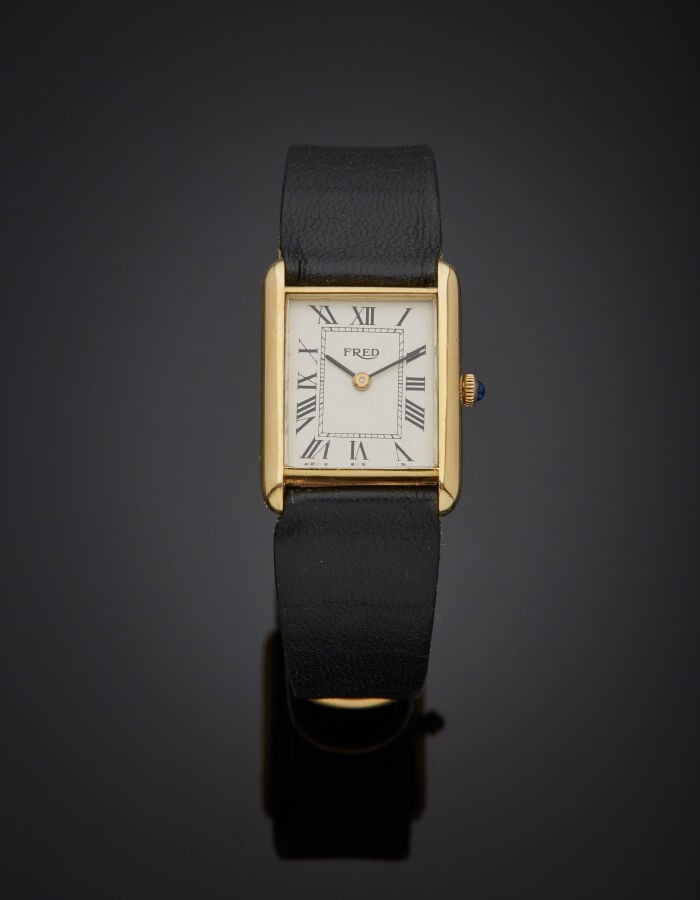 FRED - BRACELET MONTRE rectangulaire de dame, en or jaune (750‰). Cadran émail…