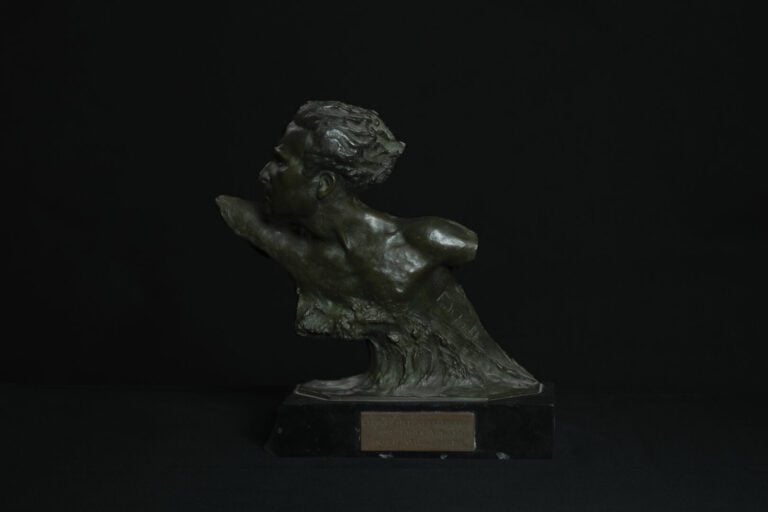 Fredéric C. FOCHT (1879-?) - Buste de Jean Mermoz - Epreuve en bronze patiné -…