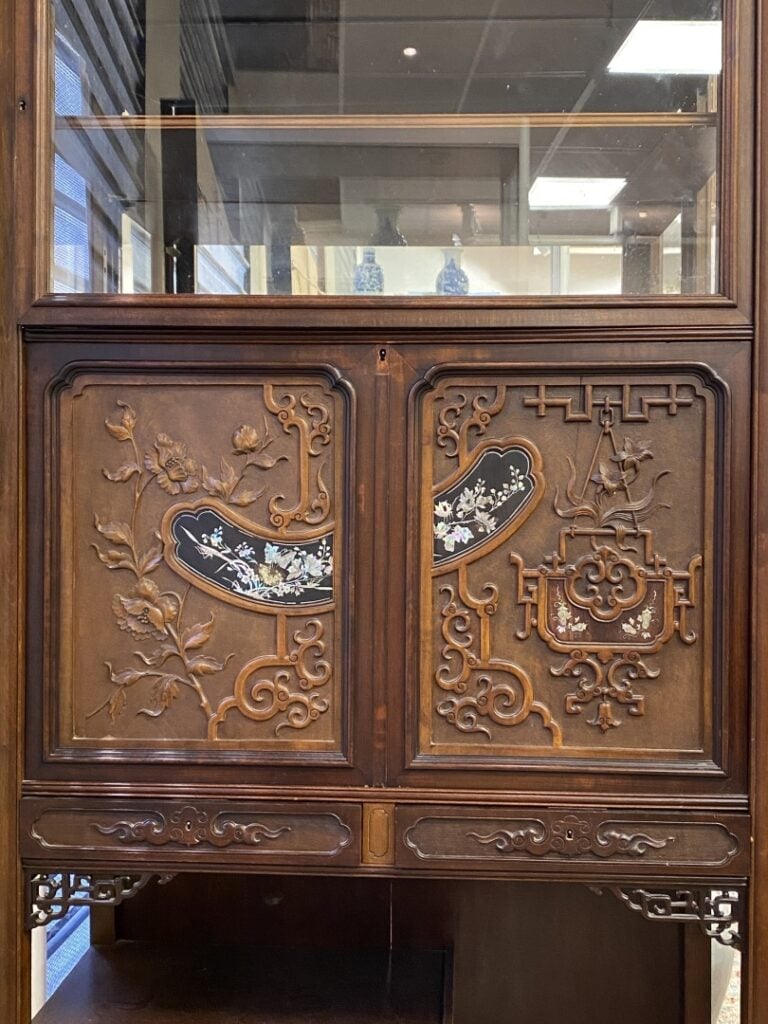 GABRIEL VIARDOT (1830-1906) - Meuble vitrine en bois dans le style indochinois.…