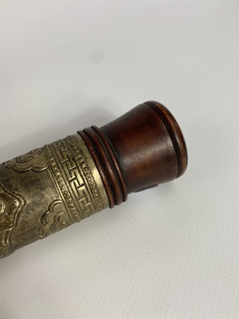 GAINE DE METAL POUR PIPE A OPIUM - Vietnam - Au riche décor de la Triade FU LU…