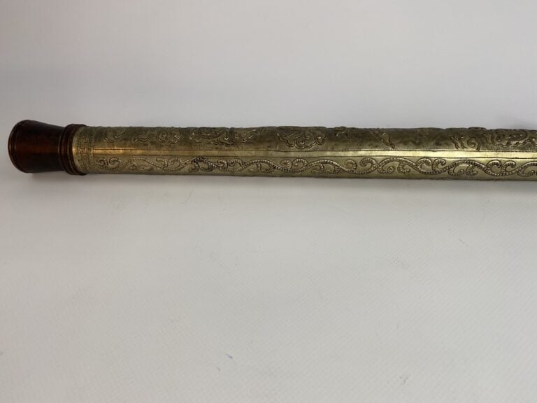 GAINE DE METAL POUR PIPE A OPIUM - Vietnam - Au riche décor de la Triade FU LU…