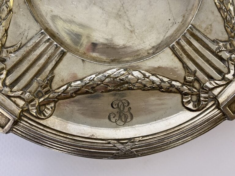 GALLIA (CHRISTOFLE). - Porte-tasse et sous-tasse en métal argenté, et intérieur…