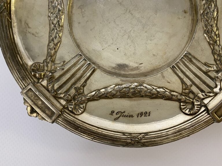 GALLIA (CHRISTOFLE). - Porte-tasse et sous-tasse en métal argenté, et intérieur…